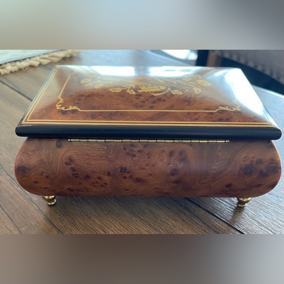 Splendid Italian Violin Inlaid Elegant Wood Music/Jewelry Box Hand Made in Italy - Picture 5 of 15